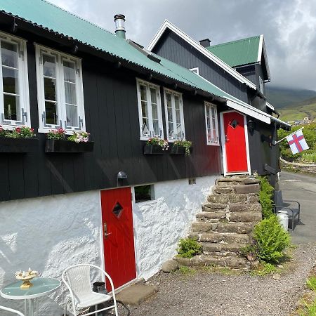 Charming And Authentic Heritage Retreat In Kvivik - Right Next To The River Kültér fotó