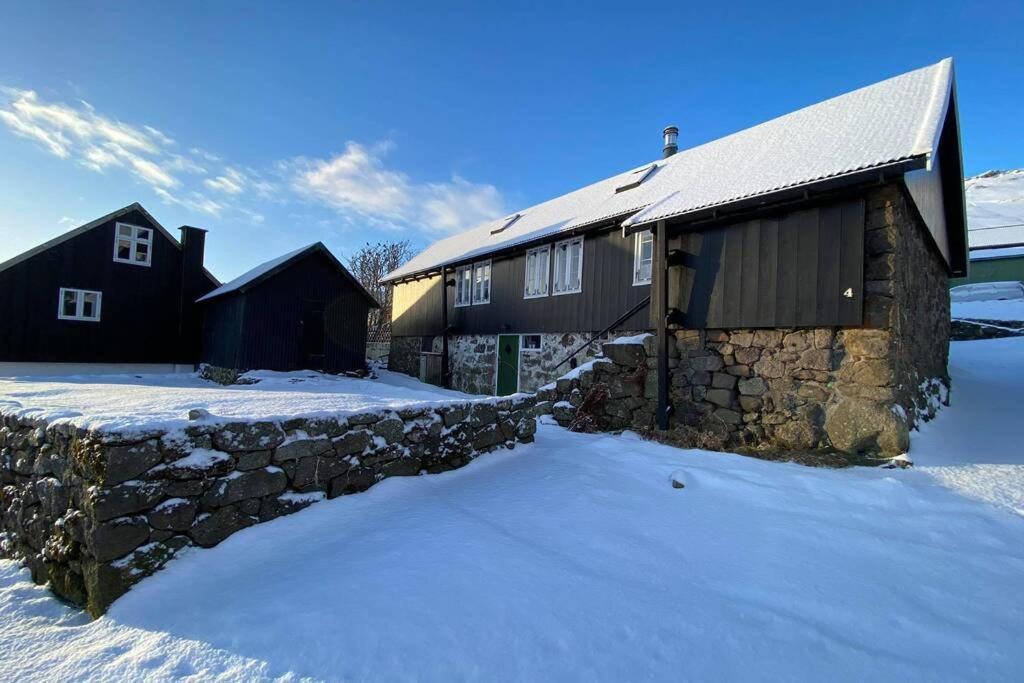 Charming And Authentic Heritage Retreat In Kvivik - Right Next To The River Kültér fotó