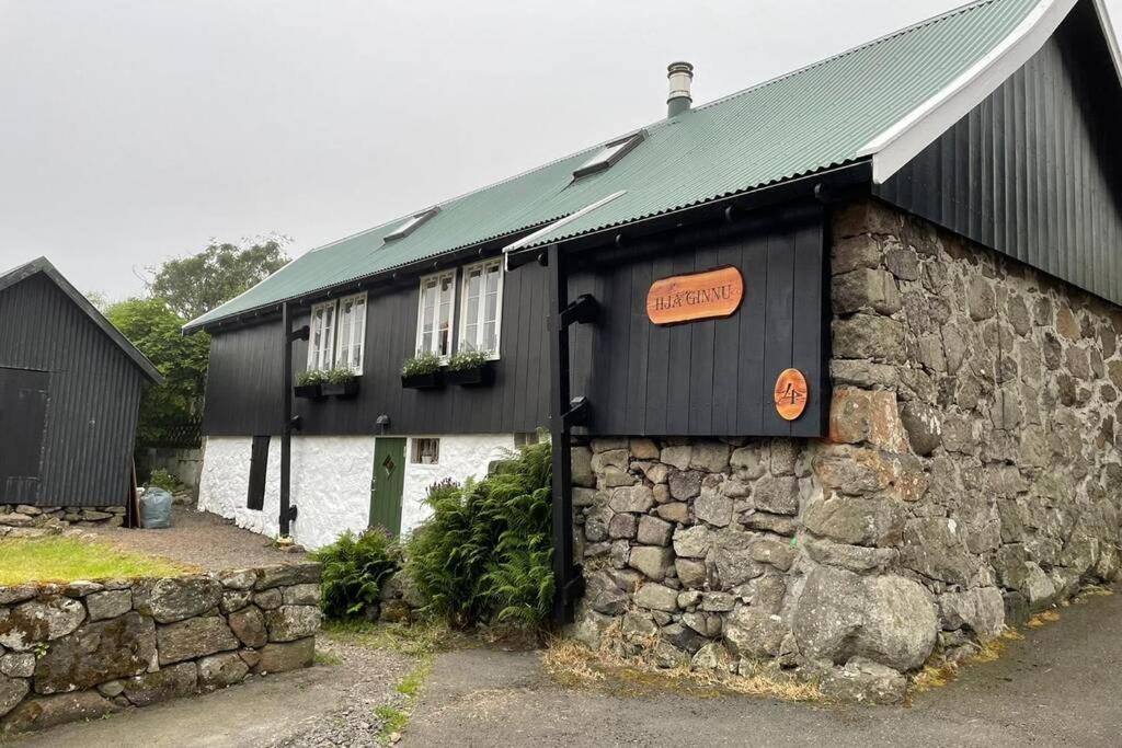 Charming And Authentic Heritage Retreat In Kvivik - Right Next To The River Kültér fotó