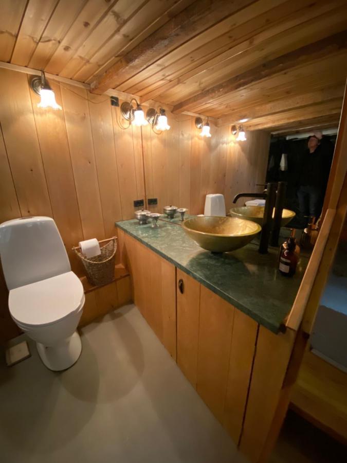 Charming And Authentic Heritage Retreat In Kvivik - Right Next To The River Kültér fotó